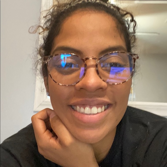 Profile Picture of Angelica Mccullor (@angelica3208) on Poshmark