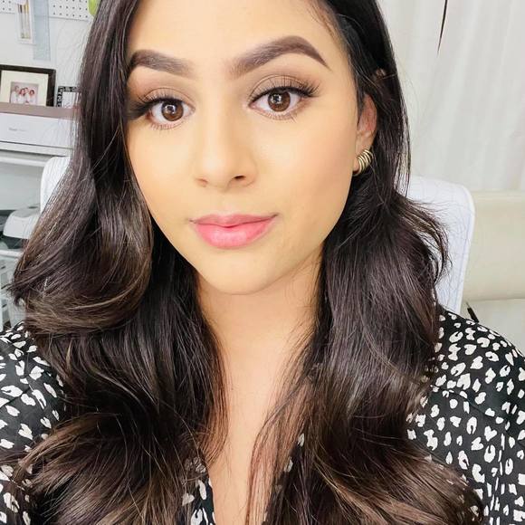 Profile Picture of Kate Felix lomeli (@candy_kclr) on Poshmark