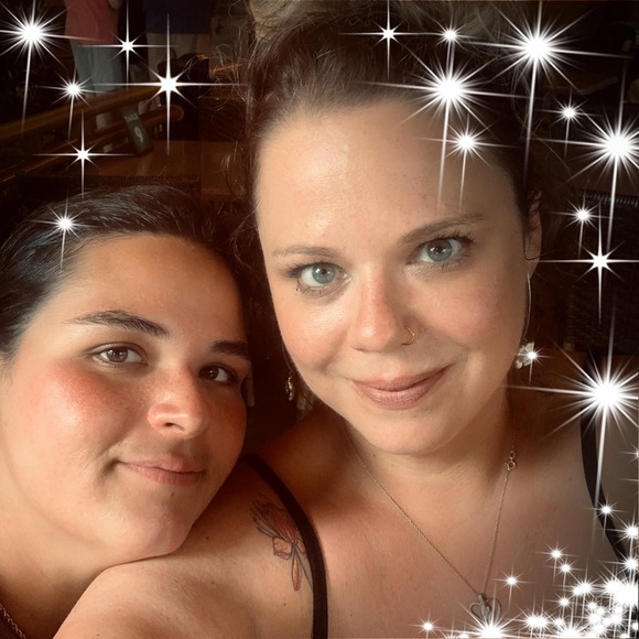 Profile Picture of Carly Hadley (@caringcarly) on Poshmark