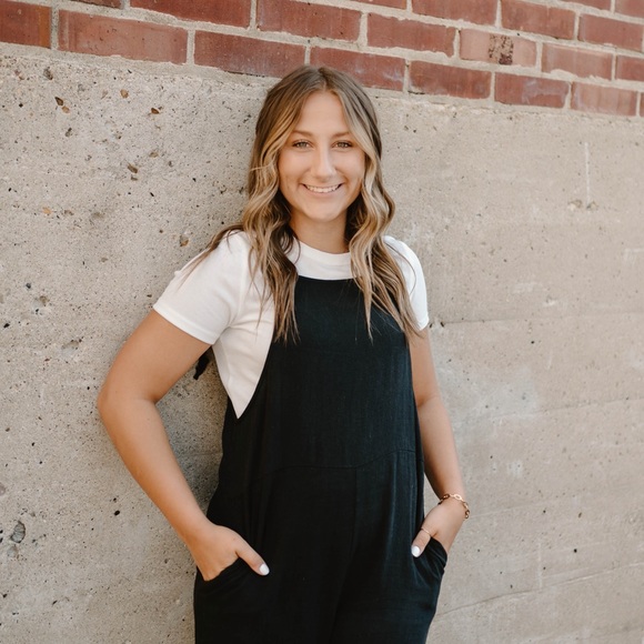 Profile Picture of Emma Nibbelink (@emmanibbelink) on Poshmark