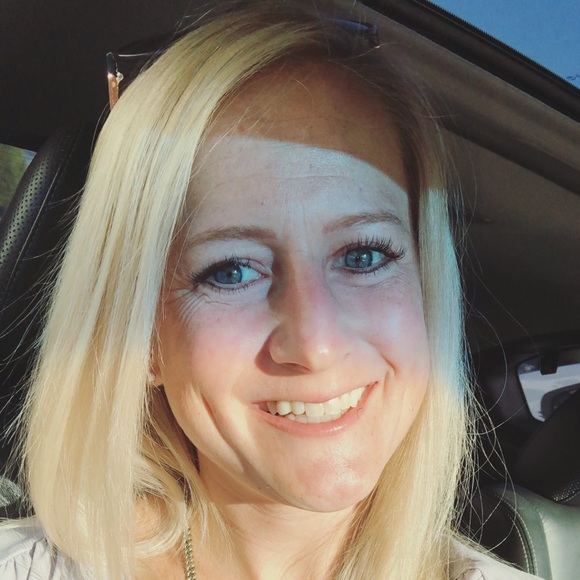 Brittany Saxton - Poshmark Profile Picture of Brittany Saxton (@brittsaxton) on Poshmark