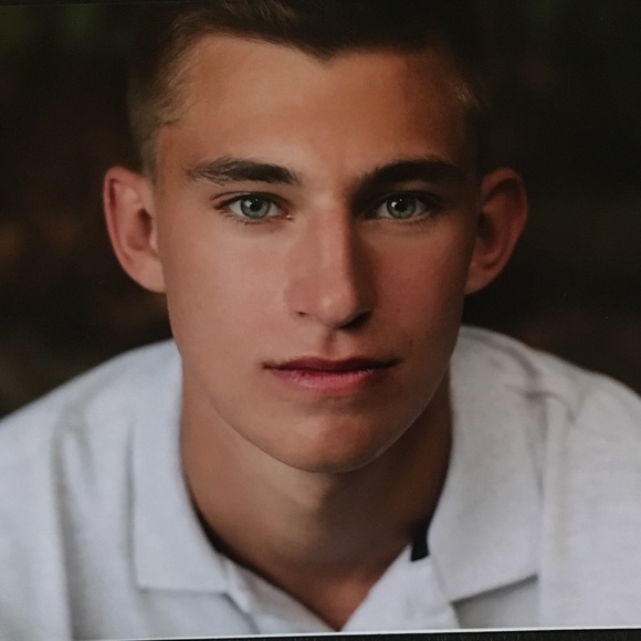 Profile Picture of Alex Dargay (@adargay) on Poshmark