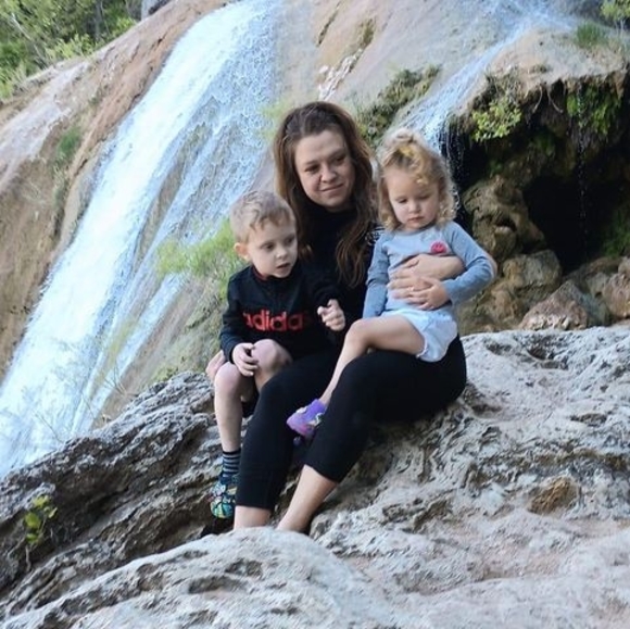 Profile Picture of Holland Shugart (@hollandrobeson) on Poshmark