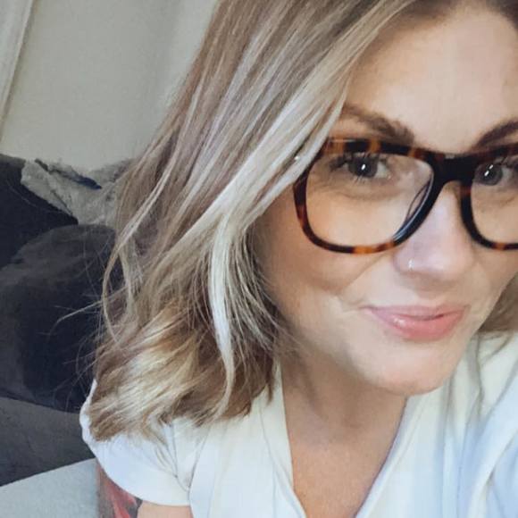 Profile Picture of Jenny Mondello (@jennymondello) on Poshmark