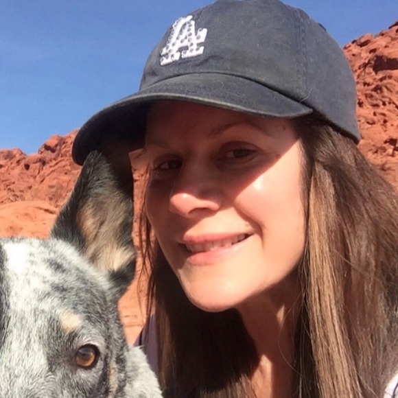 Profile Picture of Jules Abell (@macromama1019) on Poshmark