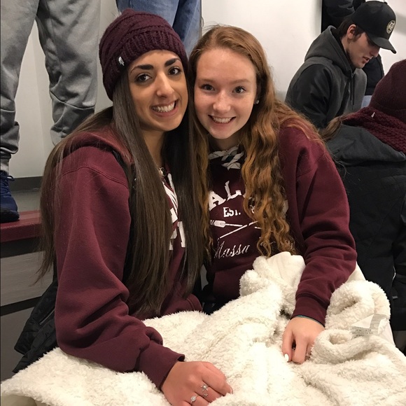 Profile Picture of Isabel Chaves (@isabel619) on Poshmark