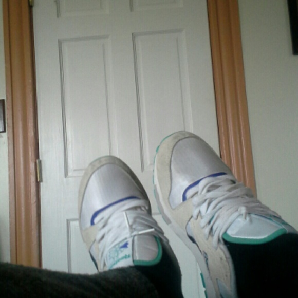 Profile Picture of Jean Inoa (@aoni) on Poshmark