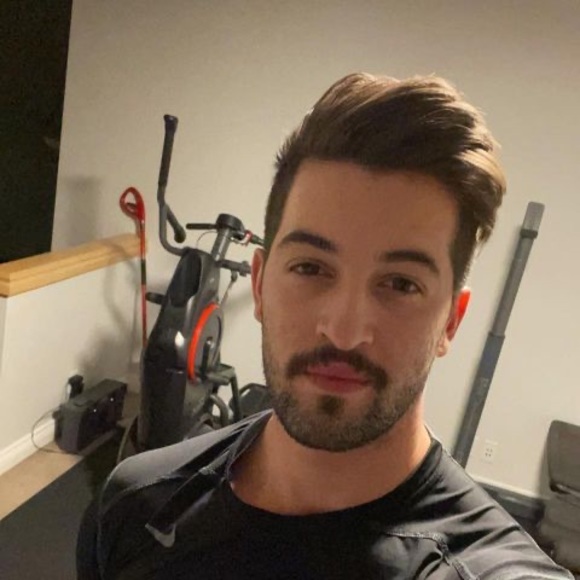 Profile Picture of Chris Dracek (@cdracek) on Poshmark