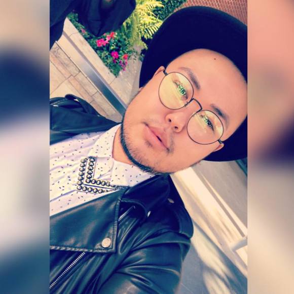 Profile Picture of Andy Khuu (@kaleo_lani) on Poshmark