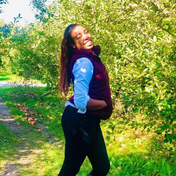 Profile Picture of Rolanda Curington (@misslillovly) on Poshmark