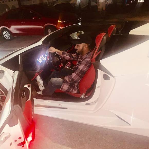 Profile Picture of Prince Masih (@princemm19) on Poshmark