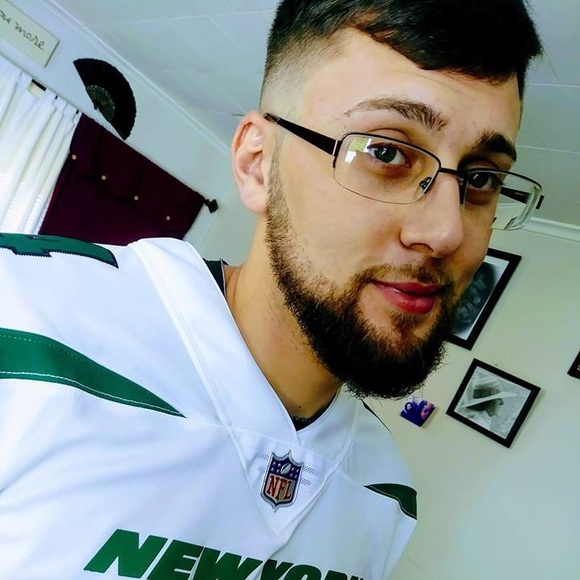 Profile Picture of Kurt Snavely (@kurtis09) on Poshmark