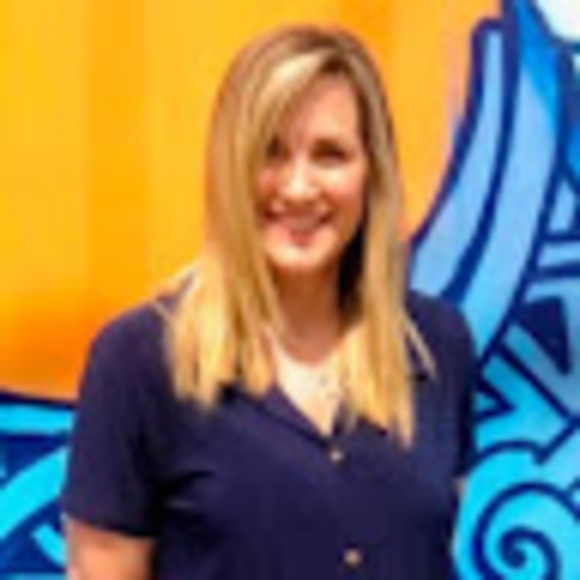 Profile Picture of Sandy Newton (@sandynewton215) on Poshmark