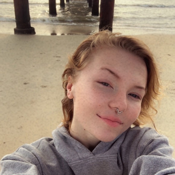 Profile Picture of Deanna Kelly (@deannakelly414) on Poshmark