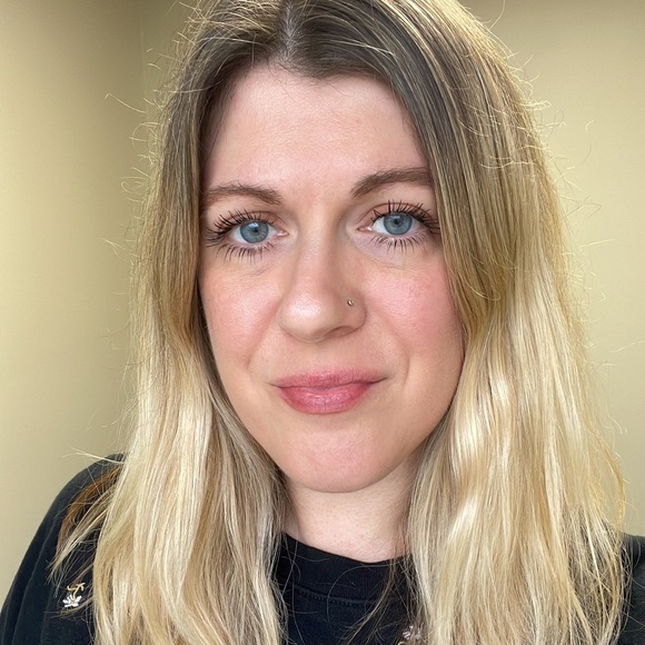 Harmony Jensen - Poshmark Profile Picture of Harmony Jensen (@harmonyjensen) on Poshmark