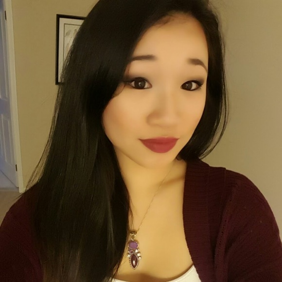 Profile Picture of Amanda Chin (@panda6554) on Poshmark