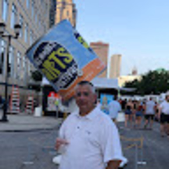 Profile Picture of David Kuncl (@davekuncl) on Poshmark