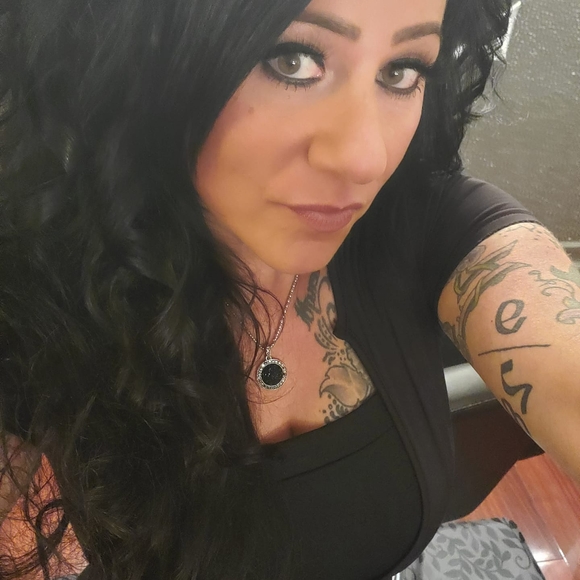 Profile Picture of Mindy Dowling (@mdowling73) on Poshmark