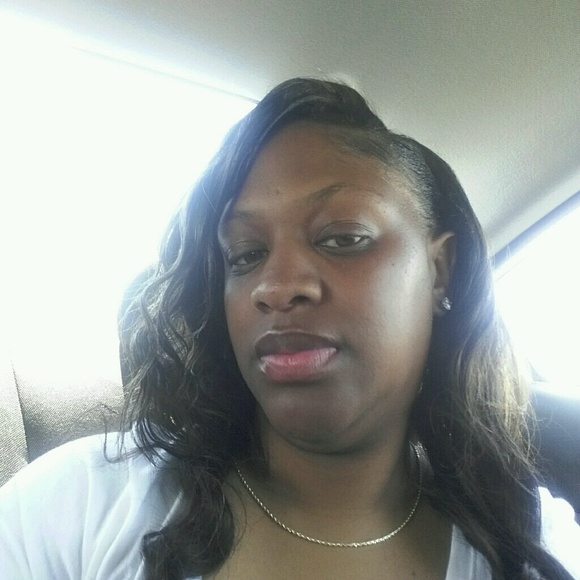 Profile Picture of Julia Cameron (@jcameron1983) on Poshmark