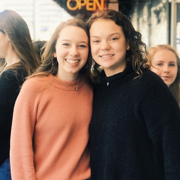 Profile Picture of Reese Fetner (@ereesefet) on Poshmark