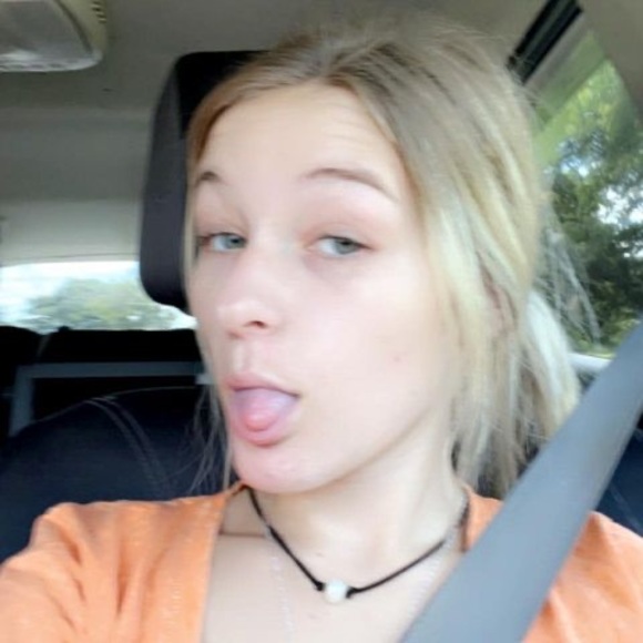 Profile Picture of Alyssa Stringer (@alyssastringer1) on Poshmark