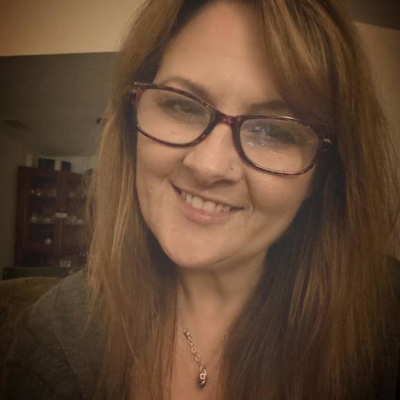 Profile Picture of Leah Macdougall (@leah619) on Poshmark
