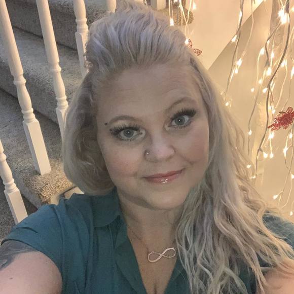 Profile Picture of Teresa Danbrook (@teresadawe) on Poshmark