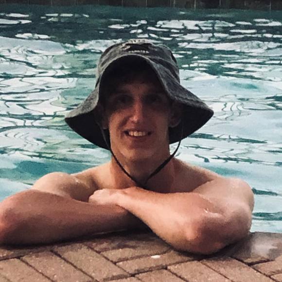 Profile Picture of Luke Andrews (@lukeandrews47) on Poshmark