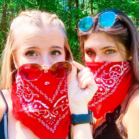 Profile Picture of Melanie Noll (@melanie_noll) on Poshmark