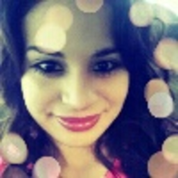 Profile Picture of Stephanie Ramirez (@steph2323) on Poshmark