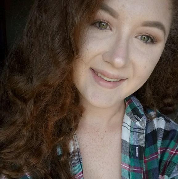 Profile Picture of Danielle Gilley (@dgilley23665) on Poshmark