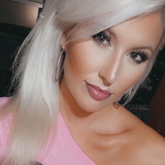 Profile Picture of Tiffany Ellis (@tiffe1690) on Poshmark