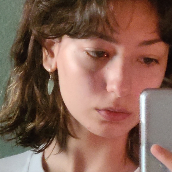 Profile Picture of Hannah Vanderzanden (@peachonn) on Poshmark