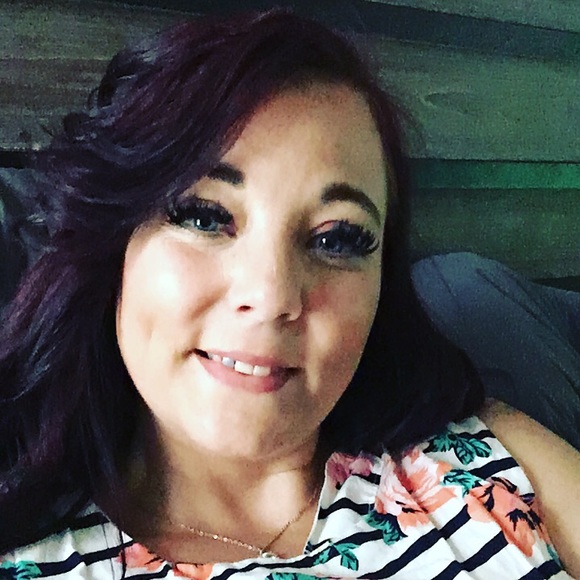 Profile Picture of Tammy Nadeau (@nadeautammy) on Poshmark