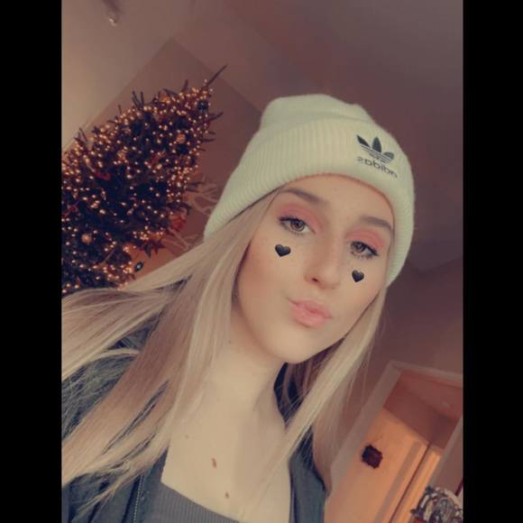 Profile Picture of Alex Bumgarner (@alexbumgarner98) on Poshmark