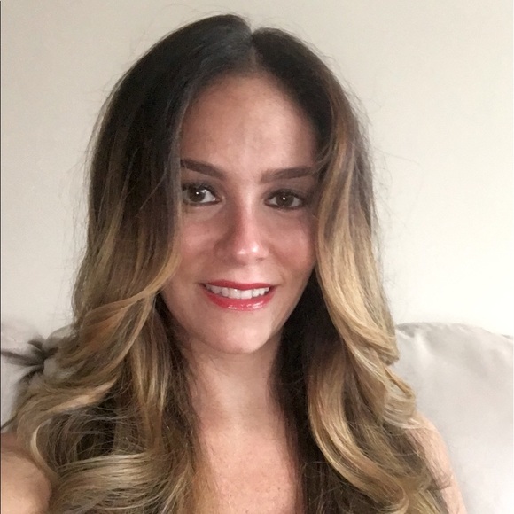 Profile Picture of Dana Gaudiuso (@dgaudiuso) on Poshmark