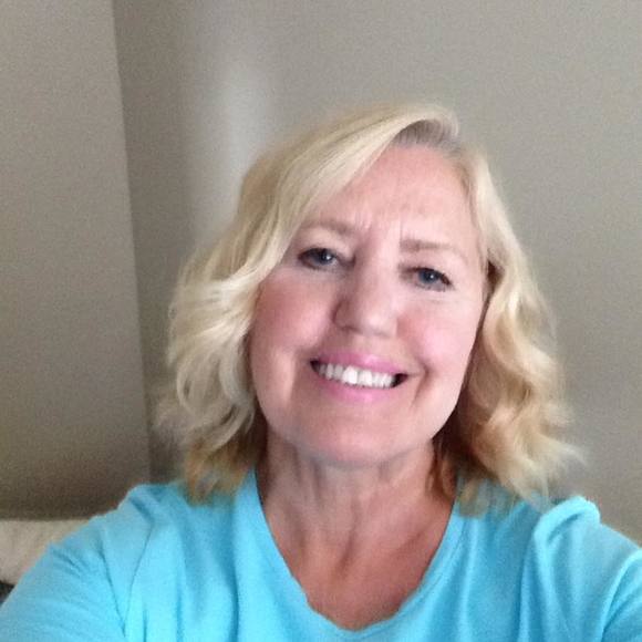 Profile Picture of Sherri Campbell (@gardenfreak67) on Poshmark