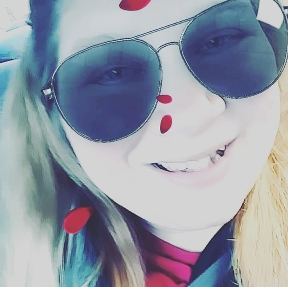 Profile Picture of Theresea Emerick (@reesepieces1990) on Poshmark