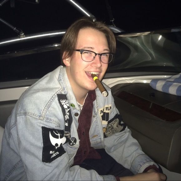 Profile Picture of Alex Flynn (@alexflynn) on Poshmark