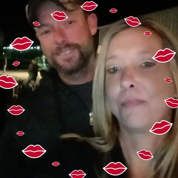 Profile Picture of Angie Feezor (@angiefeezor) on Poshmark