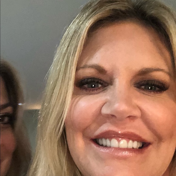 Profile Picture of Andrea Zellmer (@andreazellmer) on Poshmark