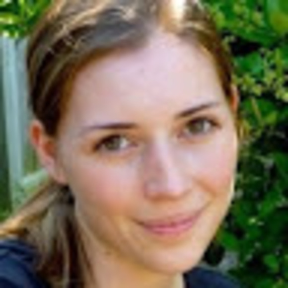 Profile Picture of Ashley Killingbeck (@ashkillingbeck) on Poshmark