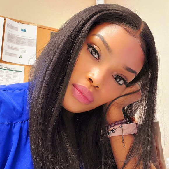 Profile Picture of Evane Pierre (@evereve025) on Poshmark