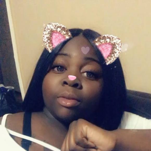 Profile Picture of Dominque Robinson (@rdominque) on Poshmark