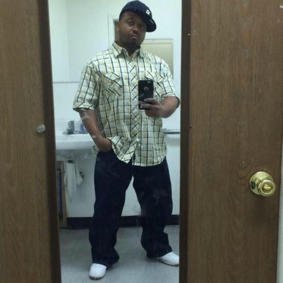 Profile Picture of Ronald Beard ii (@kingcuts329) on Poshmark