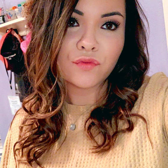 Profile Picture of Megan Zdroik (@zdroikm16) on Poshmark