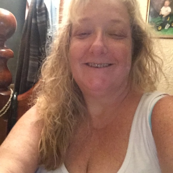 Profile Picture of Mary Gilmer (@mary55grace) on Poshmark