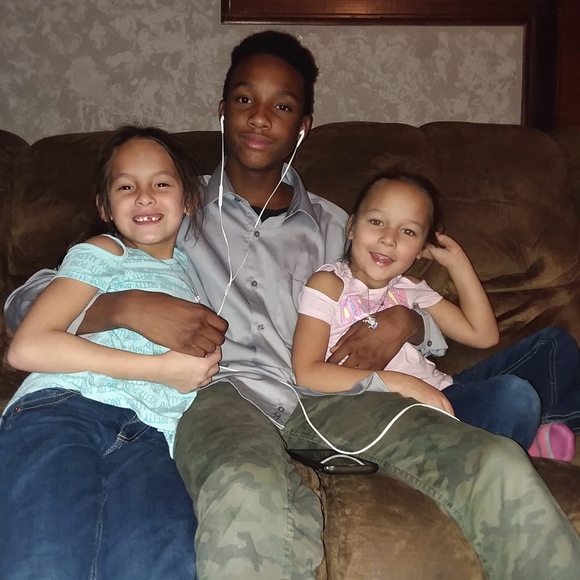 Profile Picture of April Chandler (@aprilchandler86) on Poshmark