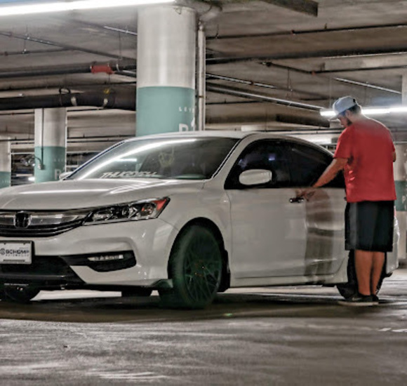 Profile Picture of Chris Valdez (@cvaldezdude) on Poshmark