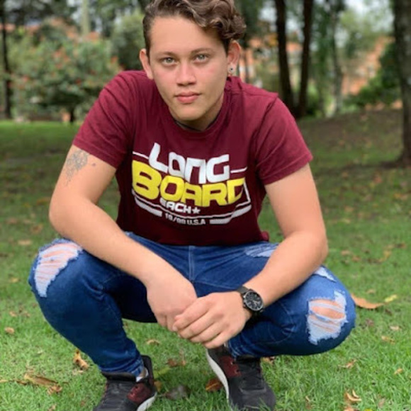 Profile Picture of Cristhian Hernandez (@cristhianjhm3) on Poshmark